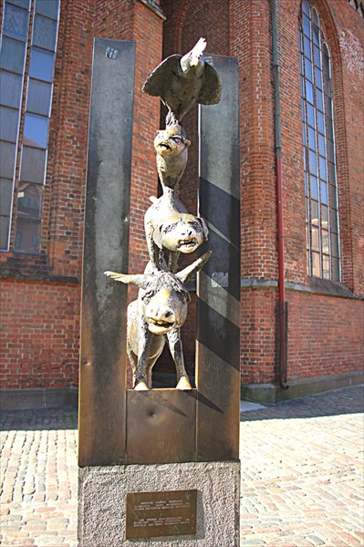 054-Памятник Бременским музыкантам